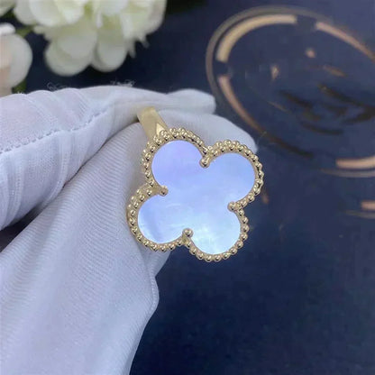 [LORA]CLOVER WHITE MOP RING