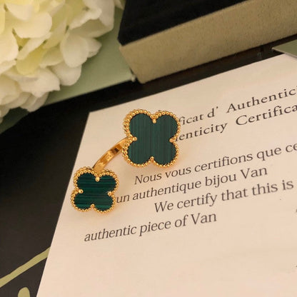 [LORA]CLOVER BETWEEN THE FINGER RING