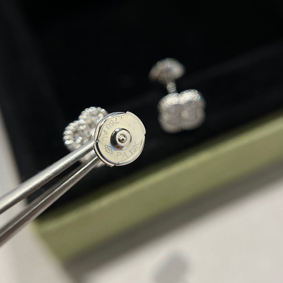 [LORA]CLOVER MINI DIAMOND STUD EARRINGS