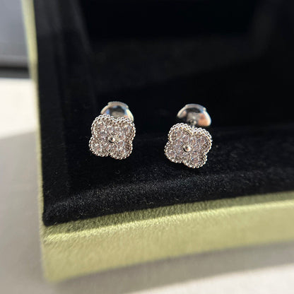 [LORA]CLOVER MINI DIAMOND STUD EARRINGS